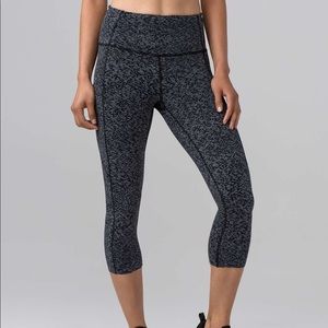 Lululemon Fast & Free Crop II (Nulux 19"")
Soundwave Alpine White Black